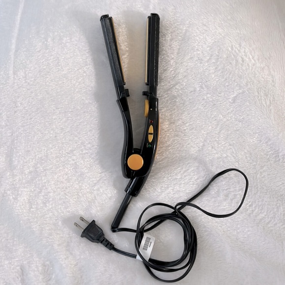 Perfect travel hair straightener - Picture 1 of 4